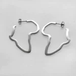 Accessorisez avec des boucles d'oreilles africaines modernes