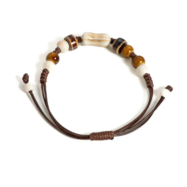 Accessoire africain élégant, bracelet avec motifs en os naturel