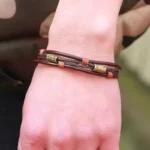 Bracelet en cuir aux motifs africains