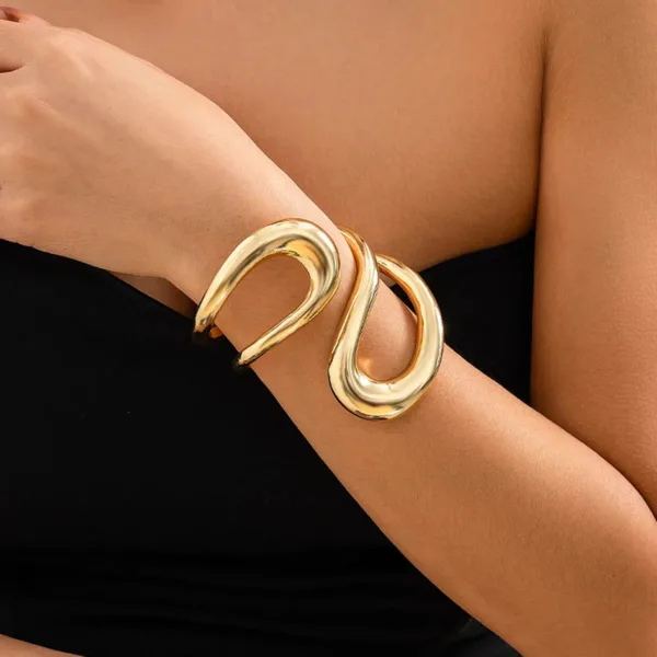 Bijou africain doré, bracelet incurvé moderne