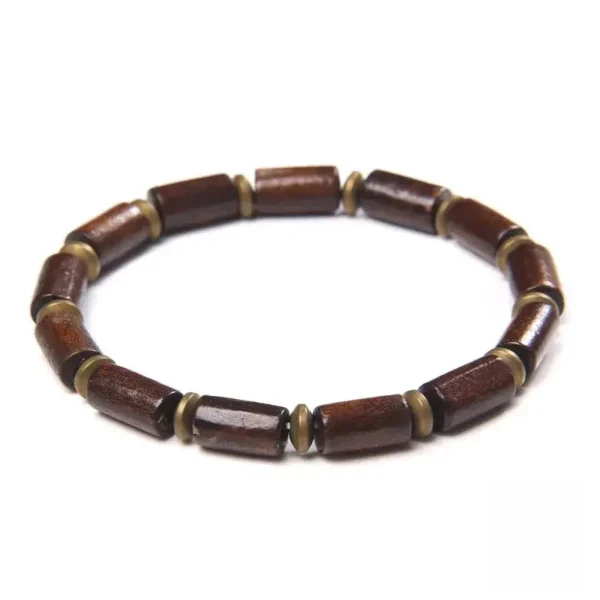 Bijou africain en bois sculpté avec soin