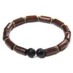 Bracelet en bois aux motifs africains uniques