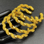 Bracelet Africain Torsadé en or, accessoire raffiné et culturel