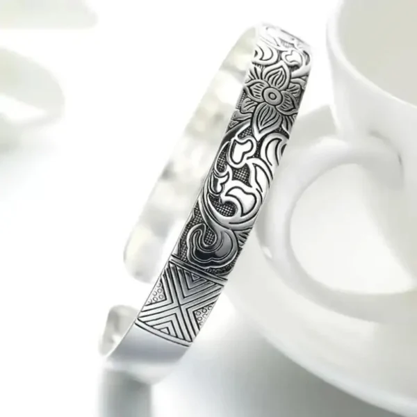 Bijou ethnique en argent pour femme, design africain