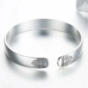 Accessoire féminin en argent, inspiration africaine artisanale