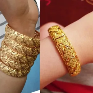 Bracelet africain doré avec motifs culturels distinctifs