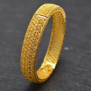 Bracelet Africain or pour femme élégant et raffiné