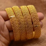 Accessoire en or, bracelet africain à porter avec style