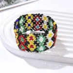 Bracelet multicolore en perles stylisées