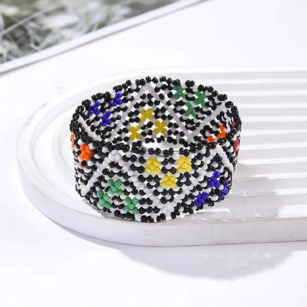 Bijou africain : bracelet en perles colorées