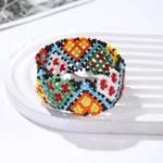 Bracelet coloré en perles inspiré de l'Afrique