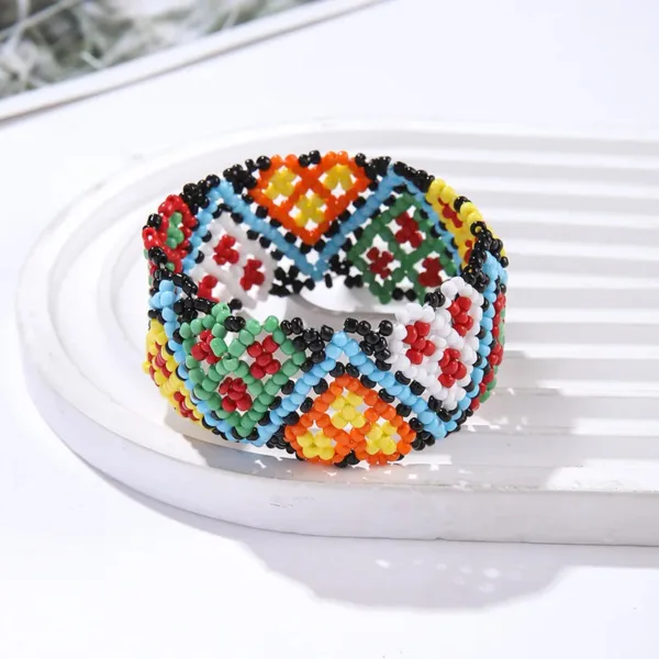 Bracelet coloré en perles inspiré de l'Afrique