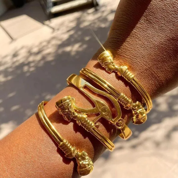 Bracelet traditionnel africain aux motifs élégants