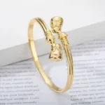 Accessoire symbolique et artistique, hommage à Nefertiti
