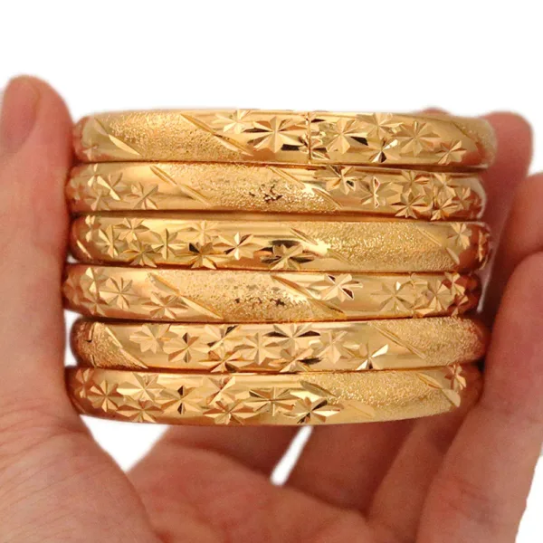 Bracelet en or, fusion de traditions africaines