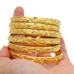 Bracelet en or africain, style intemporel