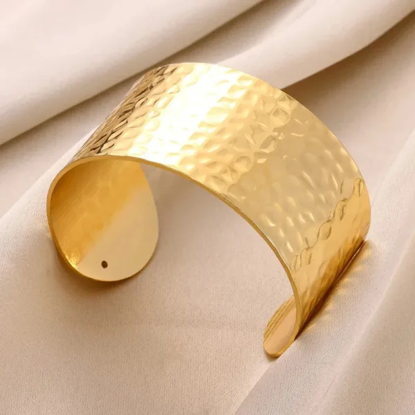 bracelet-manchette-africain-doree-1 Bracelet manchette africain doré