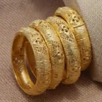 Bracelet or 24 carats, pièce distinctive d'Afrique