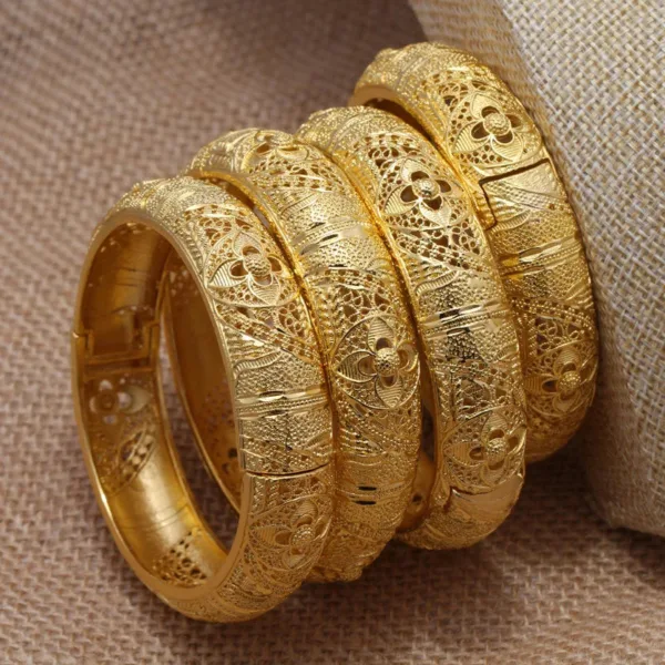 Bracelet or 24 carats, pièce distinctive d'Afrique
