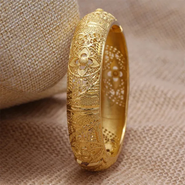 Bracelet en or africain, éclat et élégance réunis