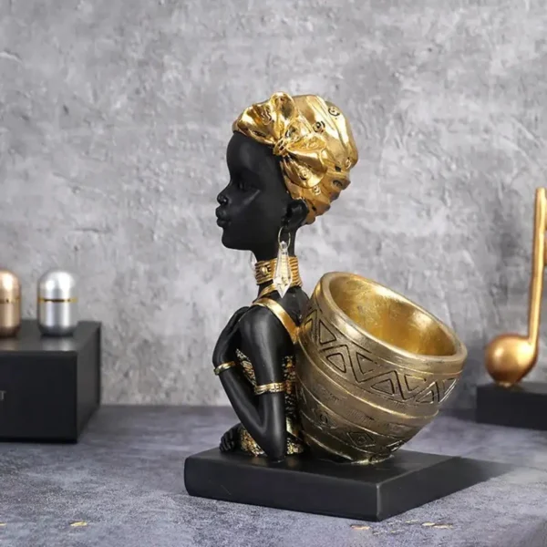 Buste décoratif femme d'Afrique tenant un panier