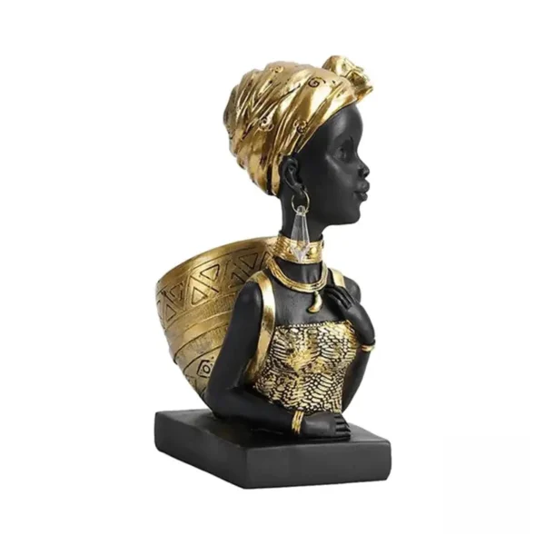 Art africain : buste féminin orné de panier traditionnel
