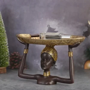 Sculpture artistique femme d'Afrique sur plateau