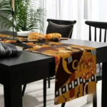 Chemin de table africain avec motifs inspirés de la culture
