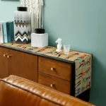 Chemin de table africain avec motifs traditionnels