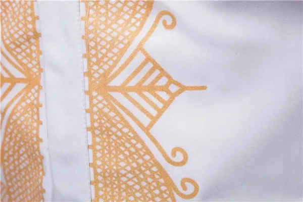 Chemise à motifs dorés, style homme africain