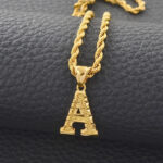 Collier Africain avec initiale élégante