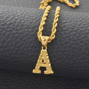 Collier Africain avec initiale élégante