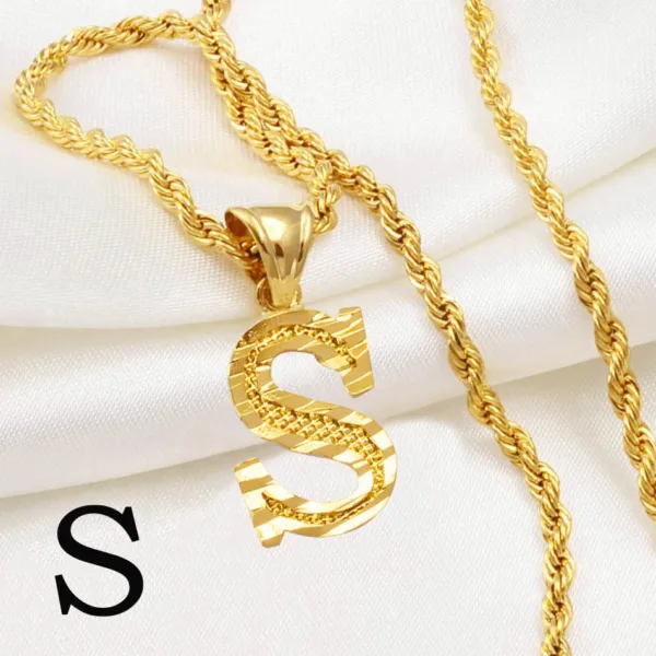 Collier ethnique africain avec lettre unique