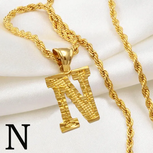 Collier en métal et perles avec initiale