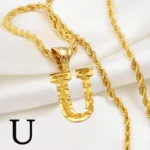 Collier avec lettre initiale en design africain