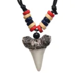 Collier africain imitation dent de requin, style unique et original