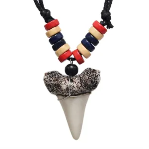 Collier africain imitation dent de requin, style unique et original