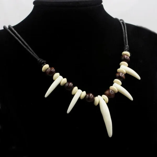 Bijou africain, collier moderne dents de loup