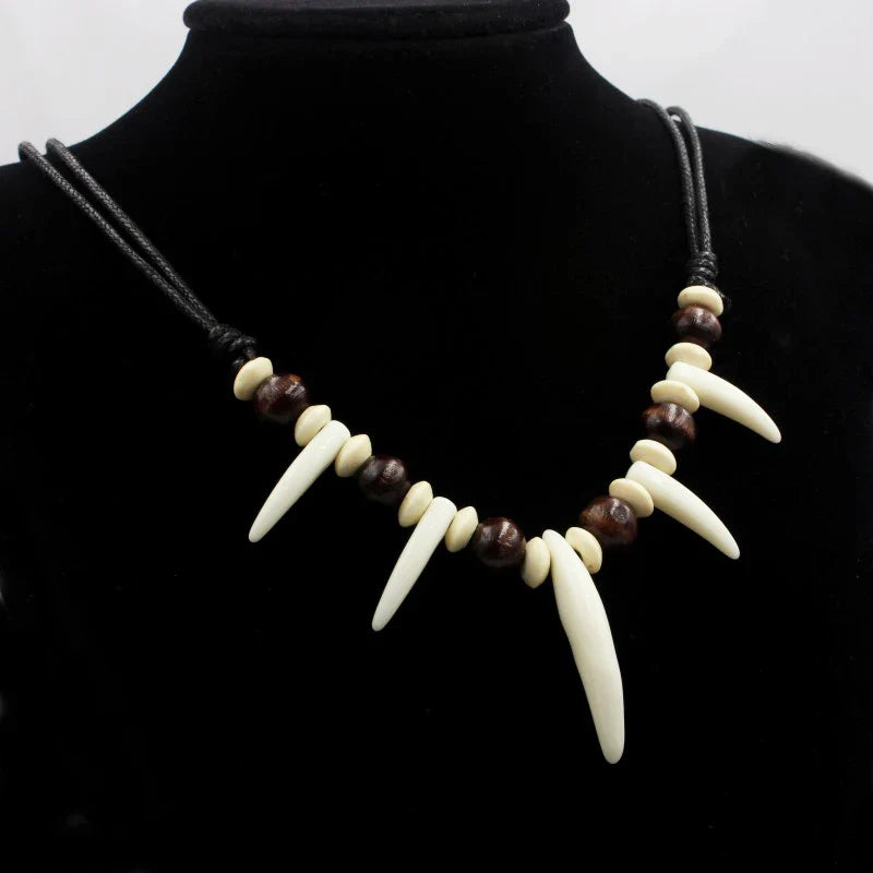 Bijou africain, collier moderne dents de loup