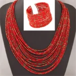 Collier africain en perles vibrantes et texturées