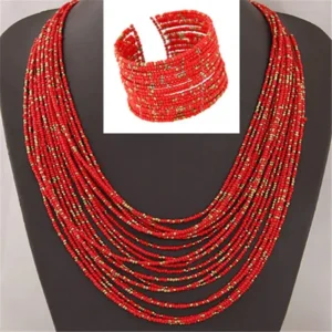 Collier africain en perles vibrantes et texturées