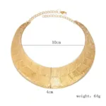 Style africain moderne avec collier tour de cou