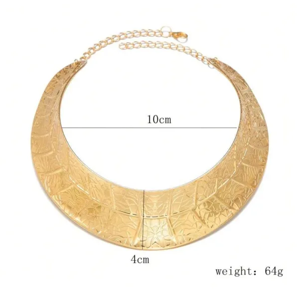 Style africain moderne avec collier tour de cou