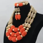 Accessoire traditionnel africain, collier en corail