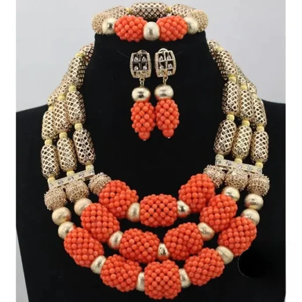 Corail traditionnel, collier africain distinctif