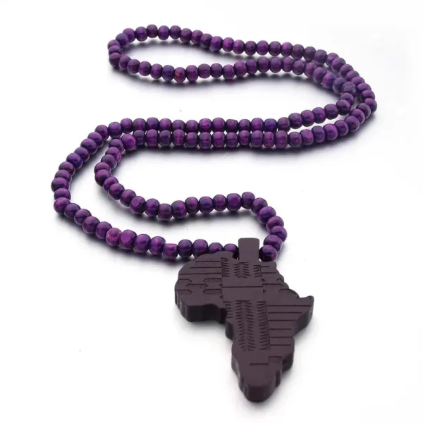 Bijou en bois africain inspiré de la carte du continent