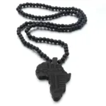 Collier artisanal en bois, motif Afrique stylisé