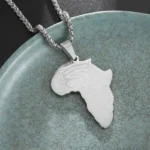 Bijou représentant le Continent Africain et l'Oeil d'Horus