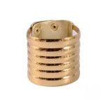 Ensemble de colliers africains variés