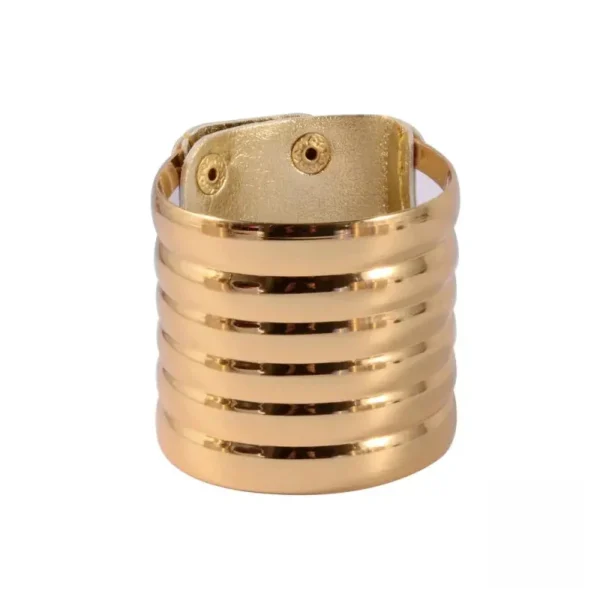 Ensemble de colliers africains variés